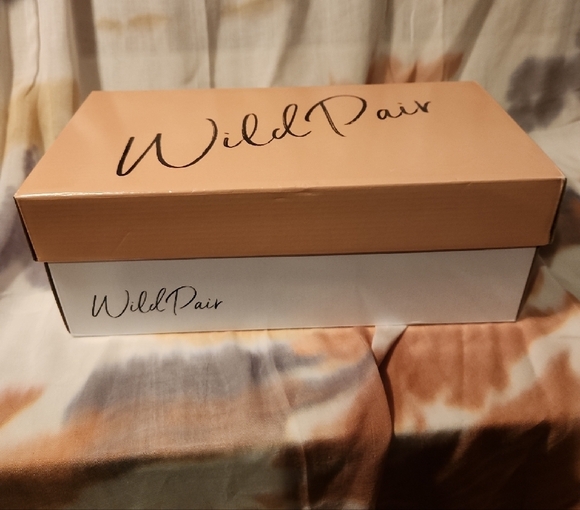 Wild Pair Earheart Black T Strap Sandals Size 10.5 NIB - Picture 9 of 10